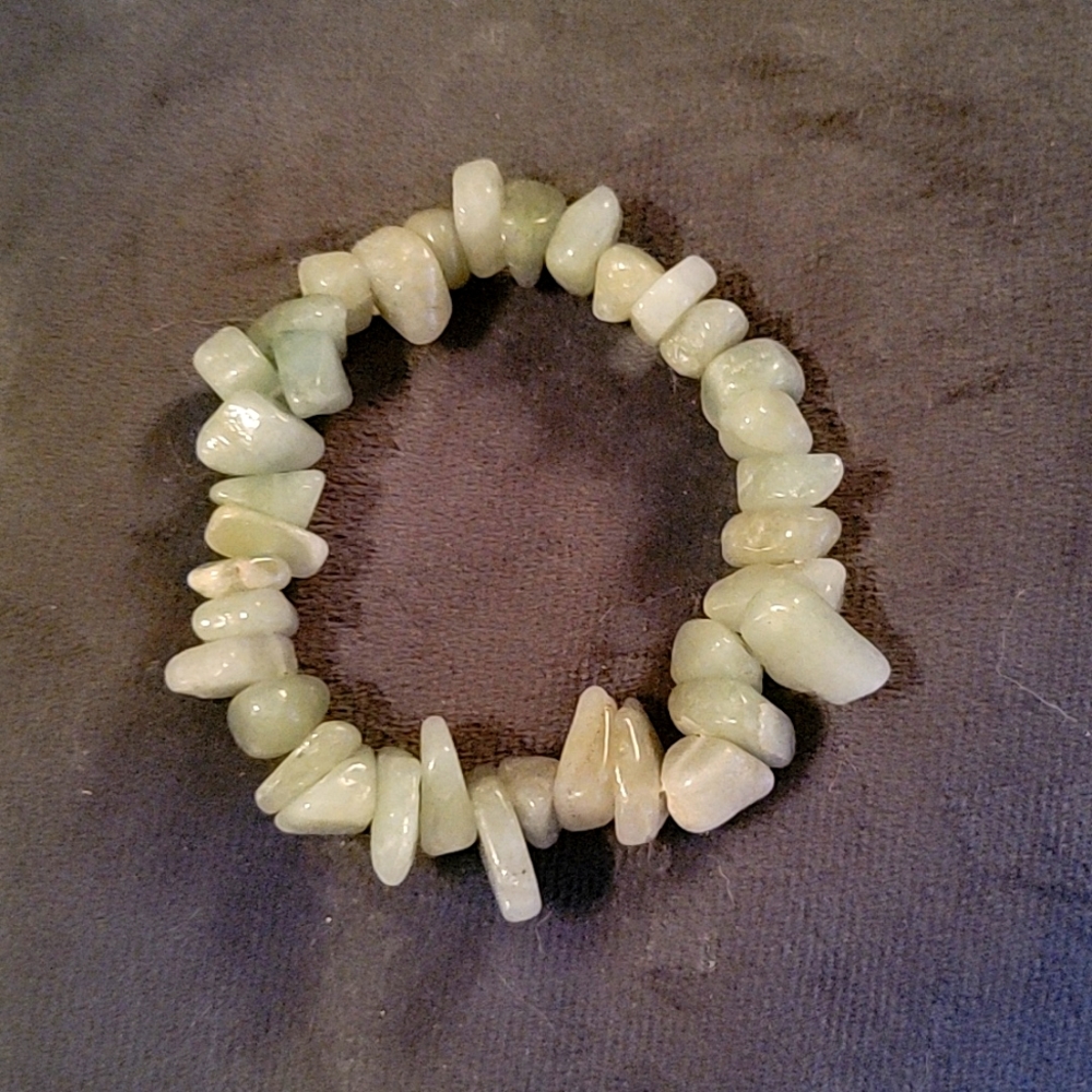 NWT Handmade Jade Stretchy Bracelet
